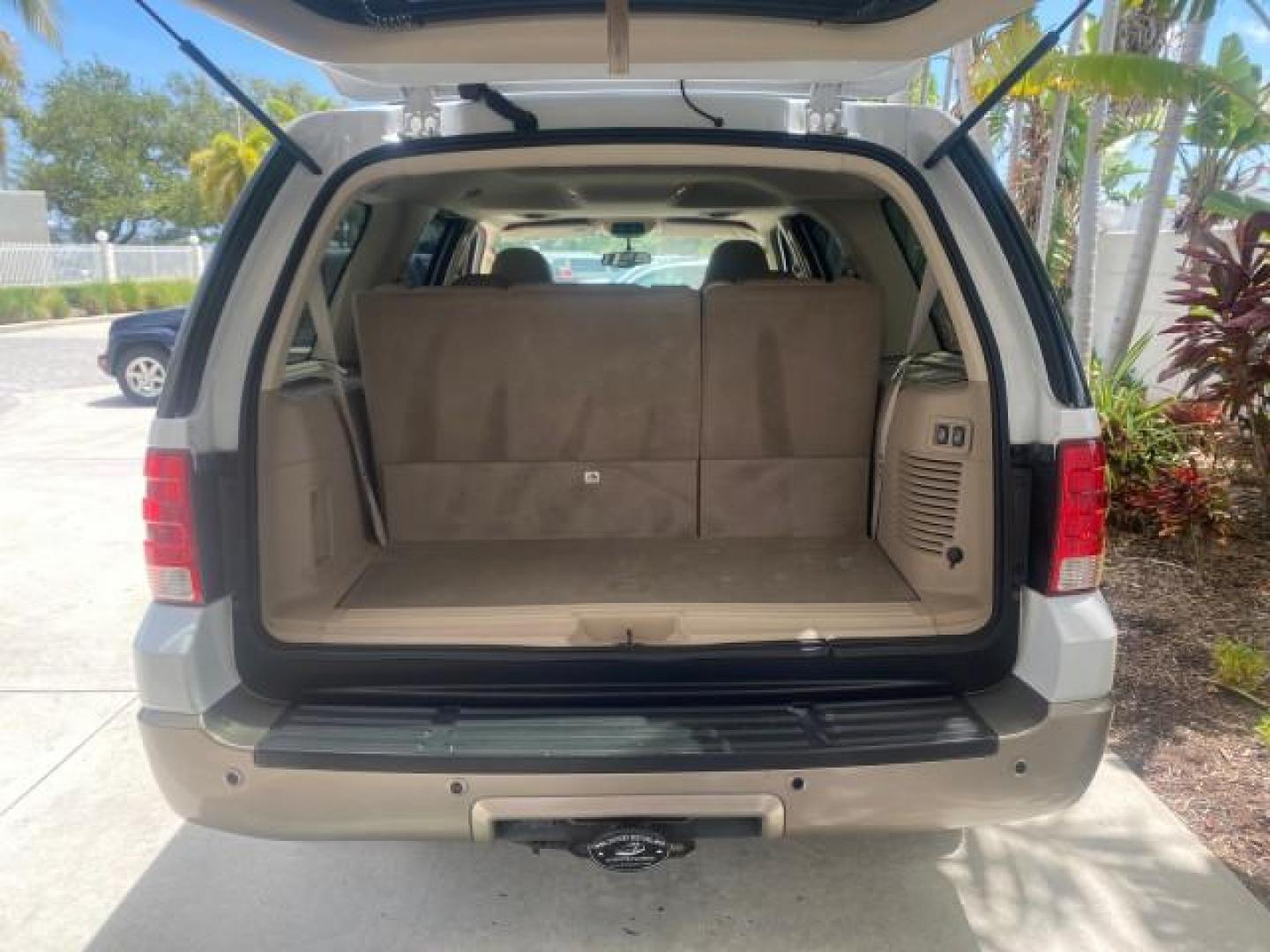 2003 Oxford White /Medium Parchment Ford Expedition Eddie Bauer 1 OWNER (1FMFU17L83L) with an 5.4L SOHC SEFI V8 Triton Engine engine, Automatic transmission, located at 4701 North Dixie Hwy, Pompano Beach, FL, 33064, (954) 422-2889, 26.240938, -80.123474 - OUR WEBPAGE FLORIDACARS1.COM HAS OVER 100 PHOTOS AND FREE CARFAX LINK 2003 FORD EXPEDITION EDDIE BAUER VIN: 1FMFU17L83LB96384 1 F M F U 1 7 L 8 3 L B 9 6 3 8 4 4 DOOR WAGON/SPORT UTILITY 5.4L V8 F SOHC 16V GASOLINE REAR WHEEL DRIVE Top Features Alloy Wheels Audiophile Sound System Front Seat Heaters - Photo#99