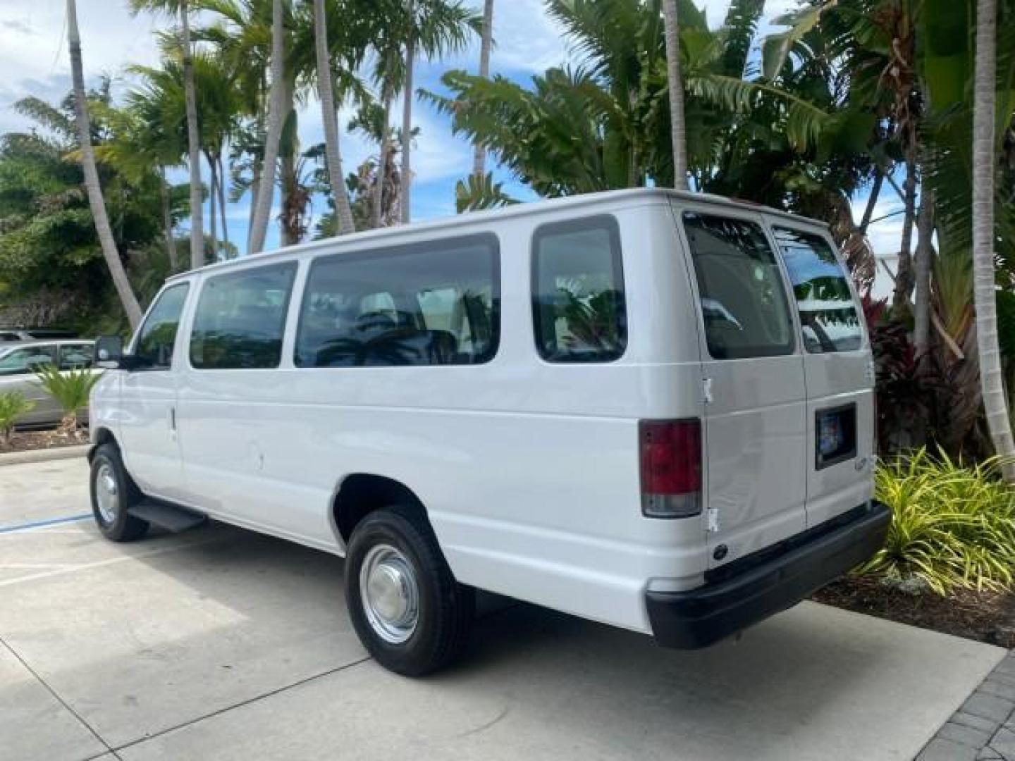 2005 Yellow Metallic /Medium Flint Ford Econoline Wagon 15 PASSENGER XL LOW MILES 49,408 (1FBSS31L05H) with an 5.4L EFI V8 Engine engine, Automatic transmission, located at 4701 North Dixie Hwy, Pompano Beach, FL, 33064, (954) 422-2889, 26.240938, -80.123474 - OUR WEBPAGE FLORIDACARS1.COM HAS OVER 100 PHOTOS AND FREE CARFAX LINK 2005 FORD E-SERIES E-350 SD XLT WE LOCATTED 2 REAR SEATS TO MAKE IT A 15 PASSEGER VIN: 1FBSS31L05HA95671 1 F B S S 3 1 L 0 5 H A 9 5 6 7 1 VAN 5.4L V8 F GASOLINE REAR WHEEL DRIVE Top Features Rear Air Conditioning Third Row Seat V - Photo#5