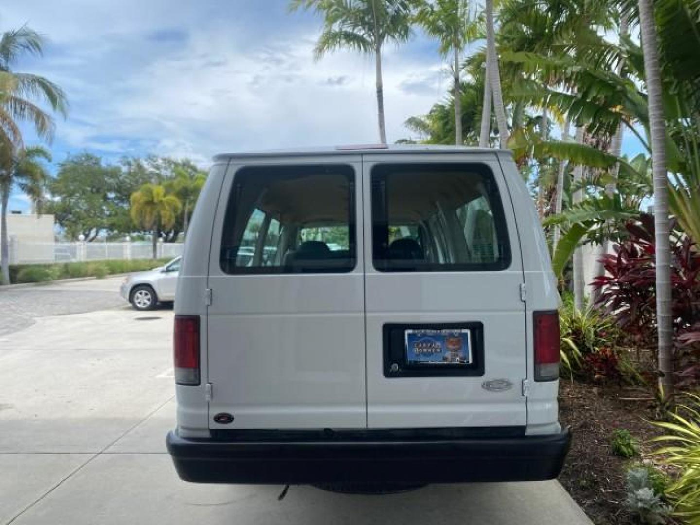 2005 Yellow Metallic /Medium Flint Ford Econoline Wagon 15 PASSENGER XL LOW MILES 49,408 (1FBSS31L05H) with an 5.4L EFI V8 Engine engine, Automatic transmission, located at 4701 North Dixie Hwy, Pompano Beach, FL, 33064, (954) 422-2889, 26.240938, -80.123474 - OUR WEBPAGE FLORIDACARS1.COM HAS OVER 100 PHOTOS AND FREE CARFAX LINK 2005 FORD E-SERIES E-350 SD XLT WE LOCATTED 2 REAR SEATS TO MAKE IT A 15 PASSEGER VIN: 1FBSS31L05HA95671 1 F B S S 3 1 L 0 5 H A 9 5 6 7 1 VAN 5.4L V8 F GASOLINE REAR WHEEL DRIVE Top Features Rear Air Conditioning Third Row Seat V - Photo#6