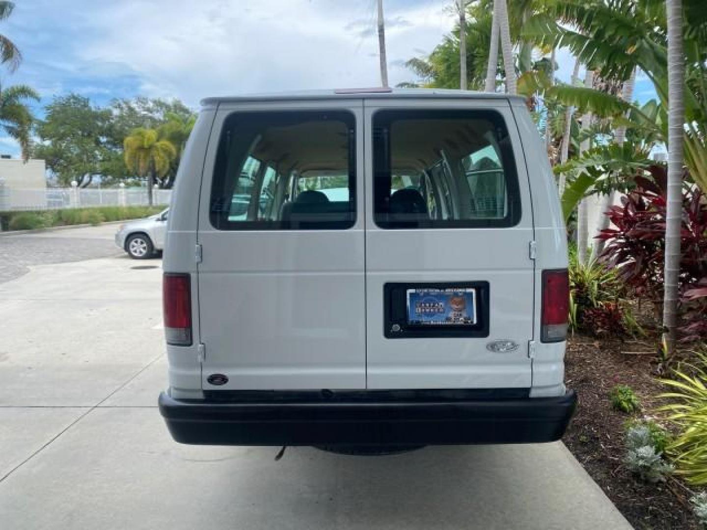2005 Yellow Metallic /Medium Flint Ford Econoline Wagon 15 PASSENGER XL LOW MILES 49,408 (1FBSS31L05H) with an 5.4L EFI V8 Engine engine, Automatic transmission, located at 4701 North Dixie Hwy, Pompano Beach, FL, 33064, (954) 422-2889, 26.240938, -80.123474 - OUR WEBPAGE FLORIDACARS1.COM HAS OVER 100 PHOTOS AND FREE CARFAX LINK 2005 FORD E-SERIES E-350 SD XLT WE LOCATTED 2 REAR SEATS TO MAKE IT A 15 PASSEGER VIN: 1FBSS31L05HA95671 1 F B S S 3 1 L 0 5 H A 9 5 6 7 1 VAN 5.4L V8 F GASOLINE REAR WHEEL DRIVE Top Features Rear Air Conditioning Third Row Seat V - Photo#15