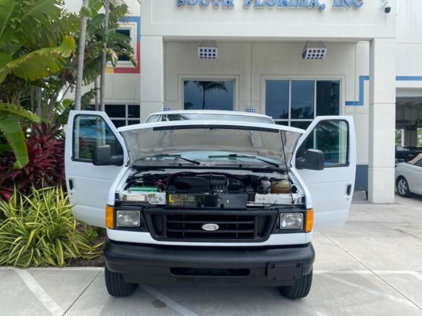 2005 Yellow Metallic /Medium Flint Ford Econoline Wagon 15 PASSENGER XL LOW MILES 49,408 (1FBSS31L05H) with an 5.4L EFI V8 Engine engine, Automatic transmission, located at 4701 North Dixie Hwy, Pompano Beach, FL, 33064, (954) 422-2889, 26.240938, -80.123474 - OUR WEBPAGE FLORIDACARS1.COM HAS OVER 100 PHOTOS AND FREE CARFAX LINK 2005 FORD E-SERIES E-350 SD XLT WE LOCATTED 2 REAR SEATS TO MAKE IT A 15 PASSEGER VIN: 1FBSS31L05HA95671 1 F B S S 3 1 L 0 5 H A 9 5 6 7 1 VAN 5.4L V8 F GASOLINE REAR WHEEL DRIVE Top Features Rear Air Conditioning Third Row Seat V - Photo#16