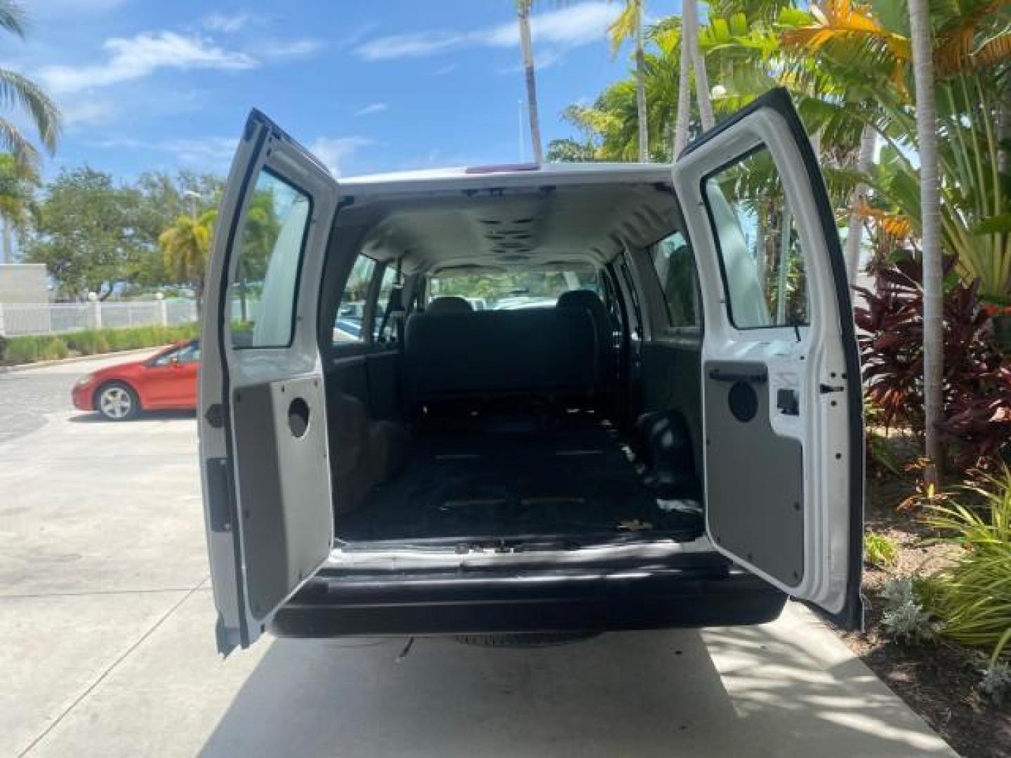 2005 Oxford White /Medium Flint Ford Econoline Wagon 5 PASSENGER XL LOW MILES 49,408 (1FBSS31L05H) with an 5.4L EFI V8 Engine engine, Automatic transmission, located at 4701 North Dixie Hwy, Pompano Beach, FL, 33064, (954) 422-2889, 26.240938, -80.123474 - OUR WEBPAGE FLORIDACARS1.COM HAS OVER 100 PHOTOS AND FREE CARFAX LINK 2005 FORD E-SERIES E-350 SD XLT 5PASSENGER VIN: 1FBSS31L05HA95671 1 F B S S 3 1 L 0 5 H A 9 5 6 7 1 VAN 5.4L V8 F GASOLINE REAR WHEEL DRIVE Top Features Rear Air Conditioning Third Row Seat Vinyl Seats Basic Features ABS Brakes AM - Photo#83