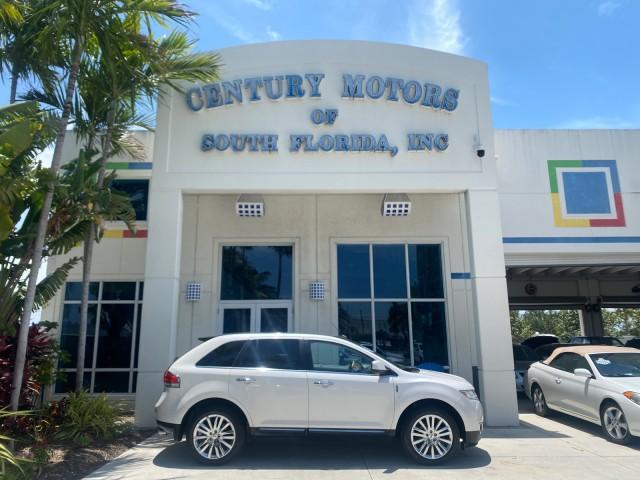 2011 White Platinum Metallic Tri-Coat /Charcoal Black Lincoln MKX 1 OWNER LOW MILES 59,877 (2LMDJ6JK1BB) with an 3.7L Ti-VCT V6 Engine engine, Automatic transmission, located at 4701 North Dixie Hwy, Pompano Beach, FL, 33064, (954) 422-2889, 26.240938, -80.123474 - OUR WEBPAGE FLORIDACARS1.COM HAS OVER 100 PHOTOS AND FREE CARFAX LINK 2011 LINCOLN MKX VIN: 2LMDJ6JK1BBJ15533 2 L M D J 6 J K 1 B B J 1 5 5 3 3 4 DOOR WAGON/SPORT UTILITY 3.7L V6 F DOHC 24V GASOLINE FRONT WHEEL DRIVE Top Features A/C Seat(s) Alloy Wheels Front Seat Heaters Leather Seats Memory Seat( - Photo#0