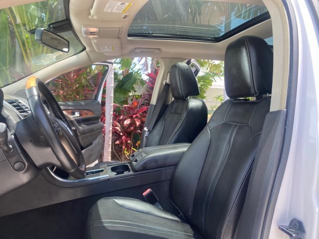 2011 White Platinum Metallic Tri-Coat /Charcoal Black Lincoln MKX 1 OWNER LOW MILES 59,877 (2LMDJ6JK1BB) with an 3.7L Ti-VCT V6 Engine engine, Automatic transmission, located at 4701 North Dixie Hwy, Pompano Beach, FL, 33064, (954) 422-2889, 26.240938, -80.123474 - OUR WEBPAGE FLORIDACARS1.COM HAS OVER 100 PHOTOS AND FREE CARFAX LINK 2011 LINCOLN MKX VIN: 2LMDJ6JK1BBJ15533 2 L M D J 6 J K 1 B B J 1 5 5 3 3 4 DOOR WAGON/SPORT UTILITY 3.7L V6 F DOHC 24V GASOLINE FRONT WHEEL DRIVE Top Features A/C Seat(s) Alloy Wheels Front Seat Heaters Leather Seats Memory Seat( - Photo#10