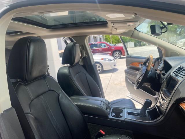 2011 White Platinum Metallic Tri-Coat /Charcoal Black Lincoln MKX 1 OWNER LOW MILES 59,877 (2LMDJ6JK1BB) with an 3.7L Ti-VCT V6 Engine engine, Automatic transmission, located at 4701 North Dixie Hwy, Pompano Beach, FL, 33064, (954) 422-2889, 26.240938, -80.123474 - OUR WEBPAGE FLORIDACARS1.COM HAS OVER 100 PHOTOS AND FREE CARFAX LINK 2011 LINCOLN MKX VIN: 2LMDJ6JK1BBJ15533 2 L M D J 6 J K 1 B B J 1 5 5 3 3 4 DOOR WAGON/SPORT UTILITY 3.7L V6 F DOHC 24V GASOLINE FRONT WHEEL DRIVE Top Features A/C Seat(s) Alloy Wheels Front Seat Heaters Leather Seats Memory Seat( - Photo#12