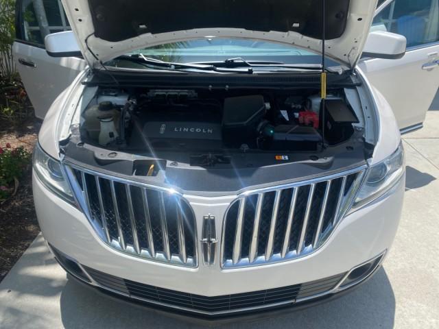 2011 White Platinum Metallic Tri-Coat /Charcoal Black Lincoln MKX 1 OWNER LOW MILES 59,877 (2LMDJ6JK1BB) with an 3.7L Ti-VCT V6 Engine engine, Automatic transmission, located at 4701 North Dixie Hwy, Pompano Beach, FL, 33064, (954) 422-2889, 26.240938, -80.123474 - OUR WEBPAGE FLORIDACARS1.COM HAS OVER 100 PHOTOS AND FREE CARFAX LINK 2011 LINCOLN MKX VIN: 2LMDJ6JK1BBJ15533 2 L M D J 6 J K 1 B B J 1 5 5 3 3 4 DOOR WAGON/SPORT UTILITY 3.7L V6 F DOHC 24V GASOLINE FRONT WHEEL DRIVE Top Features A/C Seat(s) Alloy Wheels Front Seat Heaters Leather Seats Memory Seat( - Photo#17