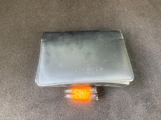 2011 White Platinum Metallic Tri-Coat /Charcoal Black Lincoln MKX 1 OWNER LOW MILES 59,877 (2LMDJ6JK1BB) with an 3.7L Ti-VCT V6 Engine engine, Automatic transmission, located at 4701 North Dixie Hwy, Pompano Beach, FL, 33064, (954) 422-2889, 26.240938, -80.123474 - OUR WEBPAGE FLORIDACARS1.COM HAS OVER 100 PHOTOS AND FREE CARFAX LINK 2011 LINCOLN MKX VIN: 2LMDJ6JK1BBJ15533 2 L M D J 6 J K 1 B B J 1 5 5 3 3 4 DOOR WAGON/SPORT UTILITY 3.7L V6 F DOHC 24V GASOLINE FRONT WHEEL DRIVE Top Features A/C Seat(s) Alloy Wheels Front Seat Heaters Leather Seats Memory Seat( - Photo#23