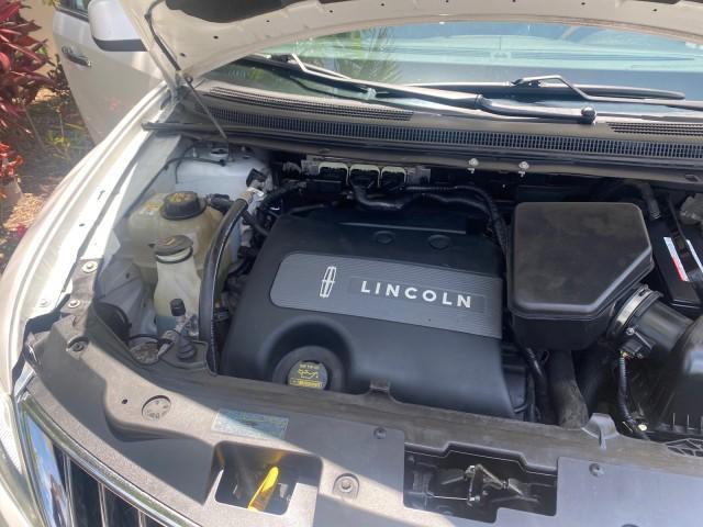 2011 White Platinum Metallic Tri-Coat /Charcoal Black Lincoln MKX 1 OWNER LOW MILES 59,877 (2LMDJ6JK1BB) with an 3.7L Ti-VCT V6 Engine engine, Automatic transmission, located at 4701 North Dixie Hwy, Pompano Beach, FL, 33064, (954) 422-2889, 26.240938, -80.123474 - OUR WEBPAGE FLORIDACARS1.COM HAS OVER 100 PHOTOS AND FREE CARFAX LINK 2011 LINCOLN MKX VIN: 2LMDJ6JK1BBJ15533 2 L M D J 6 J K 1 B B J 1 5 5 3 3 4 DOOR WAGON/SPORT UTILITY 3.7L V6 F DOHC 24V GASOLINE FRONT WHEEL DRIVE Top Features A/C Seat(s) Alloy Wheels Front Seat Heaters Leather Seats Memory Seat( - Photo#25