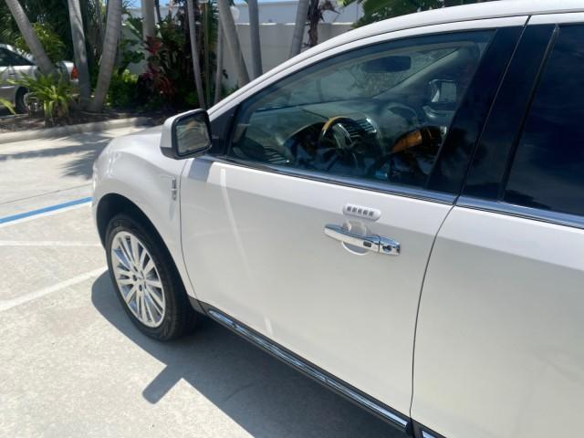 2011 White Platinum Metallic Tri-Coat /Charcoal Black Lincoln MKX 1 OWNER LOW MILES 59,877 (2LMDJ6JK1BB) with an 3.7L Ti-VCT V6 Engine engine, Automatic transmission, located at 4701 North Dixie Hwy, Pompano Beach, FL, 33064, (954) 422-2889, 26.240938, -80.123474 - OUR WEBPAGE FLORIDACARS1.COM HAS OVER 100 PHOTOS AND FREE CARFAX LINK 2011 LINCOLN MKX VIN: 2LMDJ6JK1BBJ15533 2 L M D J 6 J K 1 B B J 1 5 5 3 3 4 DOOR WAGON/SPORT UTILITY 3.7L V6 F DOHC 24V GASOLINE FRONT WHEEL DRIVE Top Features A/C Seat(s) Alloy Wheels Front Seat Heaters Leather Seats Memory Seat( - Photo#27