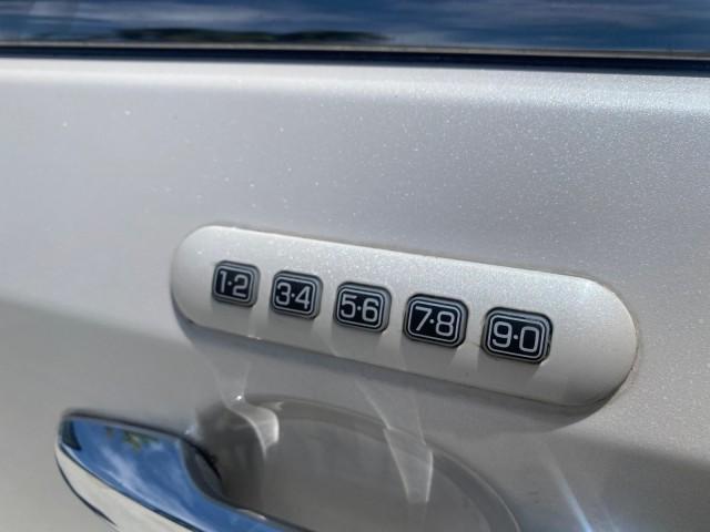 2011 White Platinum Metallic Tri-Coat /Charcoal Black Lincoln MKX 1 OWNER LOW MILES 59,877 (2LMDJ6JK1BB) with an 3.7L Ti-VCT V6 Engine engine, Automatic transmission, located at 4701 North Dixie Hwy, Pompano Beach, FL, 33064, (954) 422-2889, 26.240938, -80.123474 - OUR WEBPAGE FLORIDACARS1.COM HAS OVER 100 PHOTOS AND FREE CARFAX LINK 2011 LINCOLN MKX VIN: 2LMDJ6JK1BBJ15533 2 L M D J 6 J K 1 B B J 1 5 5 3 3 4 DOOR WAGON/SPORT UTILITY 3.7L V6 F DOHC 24V GASOLINE FRONT WHEEL DRIVE Top Features A/C Seat(s) Alloy Wheels Front Seat Heaters Leather Seats Memory Seat( - Photo#29