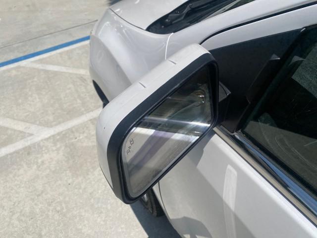 2011 White Platinum Metallic Tri-Coat /Charcoal Black Lincoln MKX 1 OWNER LOW MILES 59,877 (2LMDJ6JK1BB) with an 3.7L Ti-VCT V6 Engine engine, Automatic transmission, located at 4701 North Dixie Hwy, Pompano Beach, FL, 33064, (954) 422-2889, 26.240938, -80.123474 - OUR WEBPAGE FLORIDACARS1.COM HAS OVER 100 PHOTOS AND FREE CARFAX LINK 2011 LINCOLN MKX VIN: 2LMDJ6JK1BBJ15533 2 L M D J 6 J K 1 B B J 1 5 5 3 3 4 DOOR WAGON/SPORT UTILITY 3.7L V6 F DOHC 24V GASOLINE FRONT WHEEL DRIVE Top Features A/C Seat(s) Alloy Wheels Front Seat Heaters Leather Seats Memory Seat( - Photo#31