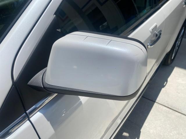 2011 White Platinum Metallic Tri-Coat /Charcoal Black Lincoln MKX 1 OWNER LOW MILES 59,877 (2LMDJ6JK1BB) with an 3.7L Ti-VCT V6 Engine engine, Automatic transmission, located at 4701 North Dixie Hwy, Pompano Beach, FL, 33064, (954) 422-2889, 26.240938, -80.123474 - OUR WEBPAGE FLORIDACARS1.COM HAS OVER 100 PHOTOS AND FREE CARFAX LINK 2011 LINCOLN MKX VIN: 2LMDJ6JK1BBJ15533 2 L M D J 6 J K 1 B B J 1 5 5 3 3 4 DOOR WAGON/SPORT UTILITY 3.7L V6 F DOHC 24V GASOLINE FRONT WHEEL DRIVE Top Features A/C Seat(s) Alloy Wheels Front Seat Heaters Leather Seats Memory Seat( - Photo#32