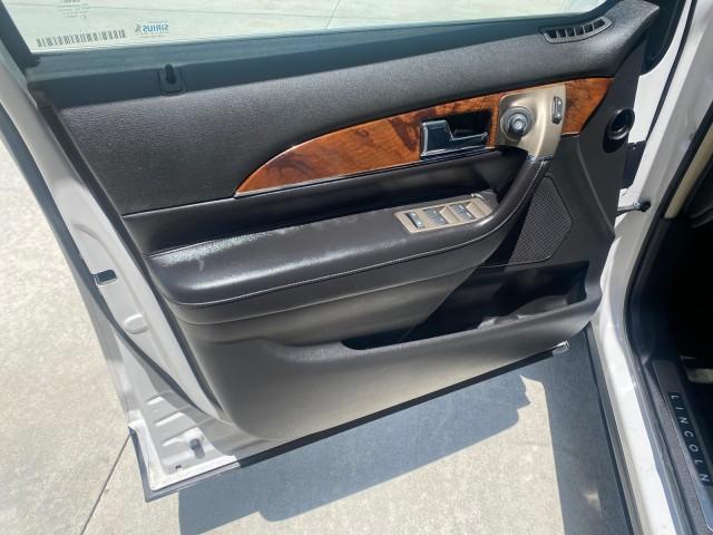 2011 White Platinum Metallic Tri-Coat /Charcoal Black Lincoln MKX 1 OWNER LOW MILES 59,877 (2LMDJ6JK1BB) with an 3.7L Ti-VCT V6 Engine engine, Automatic transmission, located at 4701 North Dixie Hwy, Pompano Beach, FL, 33064, (954) 422-2889, 26.240938, -80.123474 - OUR WEBPAGE FLORIDACARS1.COM HAS OVER 100 PHOTOS AND FREE CARFAX LINK 2011 LINCOLN MKX VIN: 2LMDJ6JK1BBJ15533 2 L M D J 6 J K 1 B B J 1 5 5 3 3 4 DOOR WAGON/SPORT UTILITY 3.7L V6 F DOHC 24V GASOLINE FRONT WHEEL DRIVE Top Features A/C Seat(s) Alloy Wheels Front Seat Heaters Leather Seats Memory Seat( - Photo#33