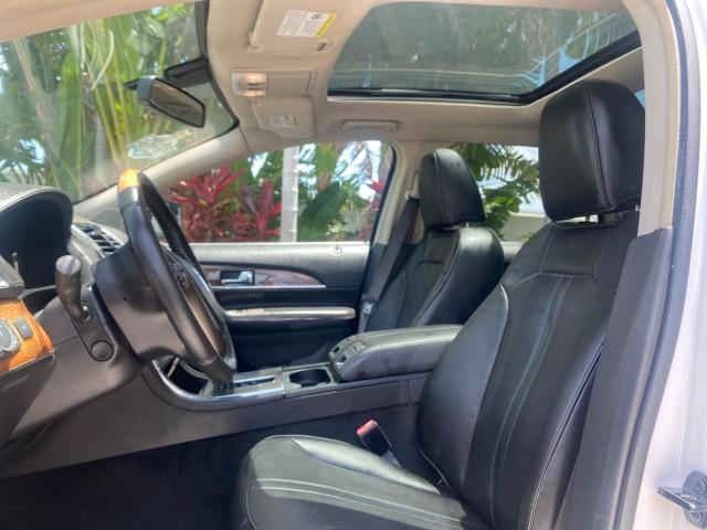 2011 White Platinum Metallic Tri-Coat /Charcoal Black Lincoln MKX 1 OWNER LOW MILES 59,877 (2LMDJ6JK1BB) with an 3.7L Ti-VCT V6 Engine engine, Automatic transmission, located at 4701 North Dixie Hwy, Pompano Beach, FL, 33064, (954) 422-2889, 26.240938, -80.123474 - OUR WEBPAGE FLORIDACARS1.COM HAS OVER 100 PHOTOS AND FREE CARFAX LINK 2011 LINCOLN MKX VIN: 2LMDJ6JK1BBJ15533 2 L M D J 6 J K 1 B B J 1 5 5 3 3 4 DOOR WAGON/SPORT UTILITY 3.7L V6 F DOHC 24V GASOLINE FRONT WHEEL DRIVE Top Features A/C Seat(s) Alloy Wheels Front Seat Heaters Leather Seats Memory Seat( - Photo#34