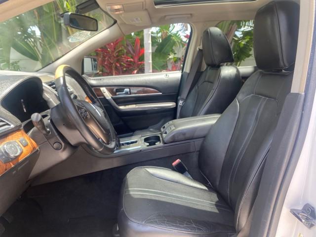 2011 White Platinum Metallic Tri-Coat /Charcoal Black Lincoln MKX 1 OWNER LOW MILES 59,877 (2LMDJ6JK1BB) with an 3.7L Ti-VCT V6 Engine engine, Automatic transmission, located at 4701 North Dixie Hwy, Pompano Beach, FL, 33064, (954) 422-2889, 26.240938, -80.123474 - OUR WEBPAGE FLORIDACARS1.COM HAS OVER 100 PHOTOS AND FREE CARFAX LINK 2011 LINCOLN MKX VIN: 2LMDJ6JK1BBJ15533 2 L M D J 6 J K 1 B B J 1 5 5 3 3 4 DOOR WAGON/SPORT UTILITY 3.7L V6 F DOHC 24V GASOLINE FRONT WHEEL DRIVE Top Features A/C Seat(s) Alloy Wheels Front Seat Heaters Leather Seats Memory Seat( - Photo#35
