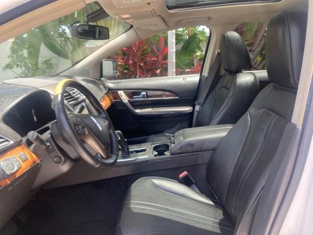 2011 White Platinum Metallic Tri-Coat /Charcoal Black Lincoln MKX 1 OWNER LOW MILES 59,877 (2LMDJ6JK1BB) with an 3.7L Ti-VCT V6 Engine engine, Automatic transmission, located at 4701 North Dixie Hwy, Pompano Beach, FL, 33064, (954) 422-2889, 26.240938, -80.123474 - OUR WEBPAGE FLORIDACARS1.COM HAS OVER 100 PHOTOS AND FREE CARFAX LINK 2011 LINCOLN MKX VIN: 2LMDJ6JK1BBJ15533 2 L M D J 6 J K 1 B B J 1 5 5 3 3 4 DOOR WAGON/SPORT UTILITY 3.7L V6 F DOHC 24V GASOLINE FRONT WHEEL DRIVE Top Features A/C Seat(s) Alloy Wheels Front Seat Heaters Leather Seats Memory Seat( - Photo#36