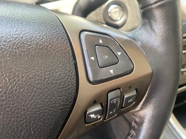 2011 White Platinum Metallic Tri-Coat /Charcoal Black Lincoln MKX 1 OWNER LOW MILES 59,877 (2LMDJ6JK1BB) with an 3.7L Ti-VCT V6 Engine engine, Automatic transmission, located at 4701 North Dixie Hwy, Pompano Beach, FL, 33064, (954) 422-2889, 26.240938, -80.123474 - OUR WEBPAGE FLORIDACARS1.COM HAS OVER 100 PHOTOS AND FREE CARFAX LINK 2011 LINCOLN MKX VIN: 2LMDJ6JK1BBJ15533 2 L M D J 6 J K 1 B B J 1 5 5 3 3 4 DOOR WAGON/SPORT UTILITY 3.7L V6 F DOHC 24V GASOLINE FRONT WHEEL DRIVE Top Features A/C Seat(s) Alloy Wheels Front Seat Heaters Leather Seats Memory Seat( - Photo#43