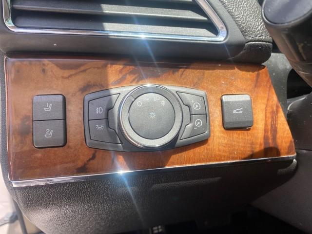 2011 White Platinum Metallic Tri-Coat /Charcoal Black Lincoln MKX 1 OWNER LOW MILES 59,877 (2LMDJ6JK1BB) with an 3.7L Ti-VCT V6 Engine engine, Automatic transmission, located at 4701 North Dixie Hwy, Pompano Beach, FL, 33064, (954) 422-2889, 26.240938, -80.123474 - OUR WEBPAGE FLORIDACARS1.COM HAS OVER 100 PHOTOS AND FREE CARFAX LINK 2011 LINCOLN MKX VIN: 2LMDJ6JK1BBJ15533 2 L M D J 6 J K 1 B B J 1 5 5 3 3 4 DOOR WAGON/SPORT UTILITY 3.7L V6 F DOHC 24V GASOLINE FRONT WHEEL DRIVE Top Features A/C Seat(s) Alloy Wheels Front Seat Heaters Leather Seats Memory Seat( - Photo#44