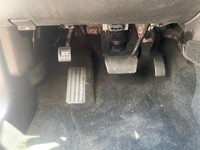 2011 White Platinum Metallic Tri-Coat /Charcoal Black Lincoln MKX 1 OWNER LOW MILES 59,877 (2LMDJ6JK1BB) with an 3.7L Ti-VCT V6 Engine engine, Automatic transmission, located at 4701 North Dixie Hwy, Pompano Beach, FL, 33064, (954) 422-2889, 26.240938, -80.123474 - OUR WEBPAGE FLORIDACARS1.COM HAS OVER 100 PHOTOS AND FREE CARFAX LINK 2011 LINCOLN MKX VIN: 2LMDJ6JK1BBJ15533 2 L M D J 6 J K 1 B B J 1 5 5 3 3 4 DOOR WAGON/SPORT UTILITY 3.7L V6 F DOHC 24V GASOLINE FRONT WHEEL DRIVE Top Features A/C Seat(s) Alloy Wheels Front Seat Heaters Leather Seats Memory Seat( - Photo#45