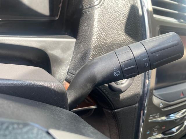 2011 White Platinum Metallic Tri-Coat /Charcoal Black Lincoln MKX 1 OWNER LOW MILES 59,877 (2LMDJ6JK1BB) with an 3.7L Ti-VCT V6 Engine engine, Automatic transmission, located at 4701 North Dixie Hwy, Pompano Beach, FL, 33064, (954) 422-2889, 26.240938, -80.123474 - OUR WEBPAGE FLORIDACARS1.COM HAS OVER 100 PHOTOS AND FREE CARFAX LINK 2011 LINCOLN MKX VIN: 2LMDJ6JK1BBJ15533 2 L M D J 6 J K 1 B B J 1 5 5 3 3 4 DOOR WAGON/SPORT UTILITY 3.7L V6 F DOHC 24V GASOLINE FRONT WHEEL DRIVE Top Features A/C Seat(s) Alloy Wheels Front Seat Heaters Leather Seats Memory Seat( - Photo#47