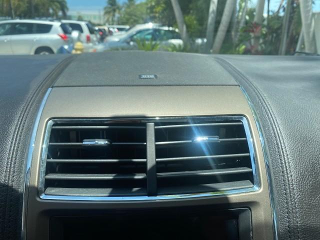 2011 White Platinum Metallic Tri-Coat /Charcoal Black Lincoln MKX 1 OWNER LOW MILES 59,877 (2LMDJ6JK1BB) with an 3.7L Ti-VCT V6 Engine engine, Automatic transmission, located at 4701 North Dixie Hwy, Pompano Beach, FL, 33064, (954) 422-2889, 26.240938, -80.123474 - OUR WEBPAGE FLORIDACARS1.COM HAS OVER 100 PHOTOS AND FREE CARFAX LINK 2011 LINCOLN MKX VIN: 2LMDJ6JK1BBJ15533 2 L M D J 6 J K 1 B B J 1 5 5 3 3 4 DOOR WAGON/SPORT UTILITY 3.7L V6 F DOHC 24V GASOLINE FRONT WHEEL DRIVE Top Features A/C Seat(s) Alloy Wheels Front Seat Heaters Leather Seats Memory Seat( - Photo#49