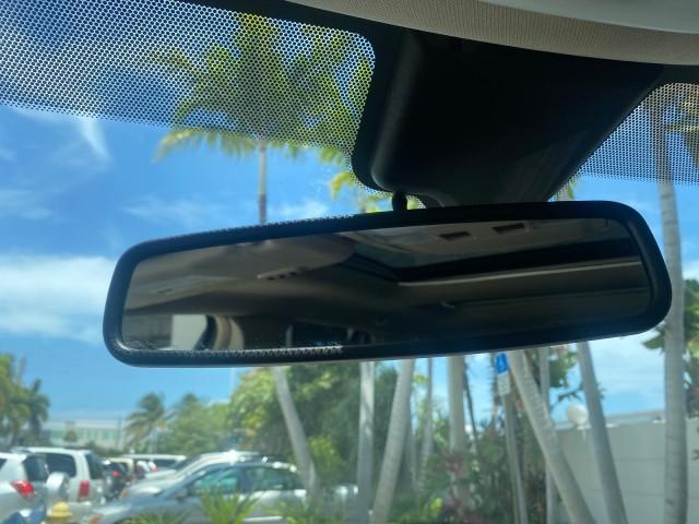 2011 White Platinum Metallic Tri-Coat /Charcoal Black Lincoln MKX 1 OWNER LOW MILES 59,877 (2LMDJ6JK1BB) with an 3.7L Ti-VCT V6 Engine engine, Automatic transmission, located at 4701 North Dixie Hwy, Pompano Beach, FL, 33064, (954) 422-2889, 26.240938, -80.123474 - OUR WEBPAGE FLORIDACARS1.COM HAS OVER 100 PHOTOS AND FREE CARFAX LINK 2011 LINCOLN MKX VIN: 2LMDJ6JK1BBJ15533 2 L M D J 6 J K 1 B B J 1 5 5 3 3 4 DOOR WAGON/SPORT UTILITY 3.7L V6 F DOHC 24V GASOLINE FRONT WHEEL DRIVE Top Features A/C Seat(s) Alloy Wheels Front Seat Heaters Leather Seats Memory Seat( - Photo#56