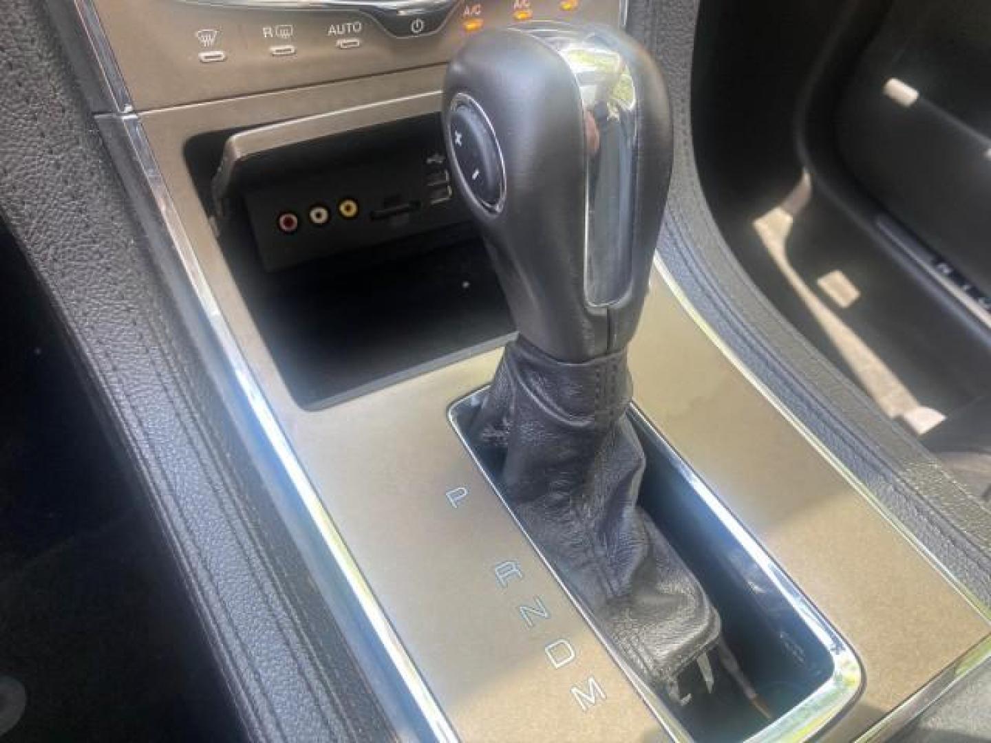 2011 White Platinum Metallic Tri-Coat /Charcoal Black Lincoln MKX 1 OWNER LOW MILES 59,877 (2LMDJ6JK1BB) with an 3.7L Ti-VCT V6 Engine engine, Automatic transmission, located at 4701 North Dixie Hwy, Pompano Beach, FL, 33064, (954) 422-2889, 26.240938, -80.123474 - OUR WEBPAGE FLORIDACARS1.COM HAS OVER 100 PHOTOS AND FREE CARFAX LINK 2011 LINCOLN MKX VIN: 2LMDJ6JK1BBJ15533 2 L M D J 6 J K 1 B B J 1 5 5 3 3 4 DOOR WAGON/SPORT UTILITY 3.7L V6 F DOHC 24V GASOLINE FRONT WHEEL DRIVE Top Features A/C Seat(s) Alloy Wheels Front Seat Heaters Leather Seats Memory Seat( - Photo#63