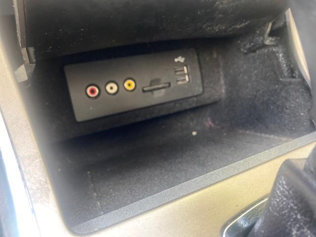 2011 White Platinum Metallic Tri-Coat /Charcoal Black Lincoln MKX 1 OWNER LOW MILES 59,877 (2LMDJ6JK1BB) with an 3.7L Ti-VCT V6 Engine engine, Automatic transmission, located at 4701 North Dixie Hwy, Pompano Beach, FL, 33064, (954) 422-2889, 26.240938, -80.123474 - OUR WEBPAGE FLORIDACARS1.COM HAS OVER 100 PHOTOS AND FREE CARFAX LINK 2011 LINCOLN MKX VIN: 2LMDJ6JK1BBJ15533 2 L M D J 6 J K 1 B B J 1 5 5 3 3 4 DOOR WAGON/SPORT UTILITY 3.7L V6 F DOHC 24V GASOLINE FRONT WHEEL DRIVE Top Features A/C Seat(s) Alloy Wheels Front Seat Heaters Leather Seats Memory Seat( - Photo#64