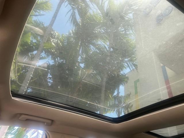 2011 White Platinum Metallic Tri-Coat /Charcoal Black Lincoln MKX 1 OWNER LOW MILES 59,877 (2LMDJ6JK1BB) with an 3.7L Ti-VCT V6 Engine engine, Automatic transmission, located at 4701 North Dixie Hwy, Pompano Beach, FL, 33064, (954) 422-2889, 26.240938, -80.123474 - OUR WEBPAGE FLORIDACARS1.COM HAS OVER 100 PHOTOS AND FREE CARFAX LINK 2011 LINCOLN MKX VIN: 2LMDJ6JK1BBJ15533 2 L M D J 6 J K 1 B B J 1 5 5 3 3 4 DOOR WAGON/SPORT UTILITY 3.7L V6 F DOHC 24V GASOLINE FRONT WHEEL DRIVE Top Features A/C Seat(s) Alloy Wheels Front Seat Heaters Leather Seats Memory Seat( - Photo#65