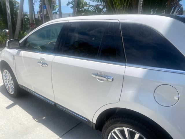 2011 White Platinum Metallic Tri-Coat /Charcoal Black Lincoln MKX 1 OWNER LOW MILES 59,877 (2LMDJ6JK1BB) with an 3.7L Ti-VCT V6 Engine engine, Automatic transmission, located at 4701 North Dixie Hwy, Pompano Beach, FL, 33064, (954) 422-2889, 26.240938, -80.123474 - OUR WEBPAGE FLORIDACARS1.COM HAS OVER 100 PHOTOS AND FREE CARFAX LINK 2011 LINCOLN MKX VIN: 2LMDJ6JK1BBJ15533 2 L M D J 6 J K 1 B B J 1 5 5 3 3 4 DOOR WAGON/SPORT UTILITY 3.7L V6 F DOHC 24V GASOLINE FRONT WHEEL DRIVE Top Features A/C Seat(s) Alloy Wheels Front Seat Heaters Leather Seats Memory Seat( - Photo#66