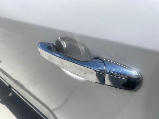 2011 White Platinum Metallic Tri-Coat /Charcoal Black Lincoln MKX 1 OWNER LOW MILES 59,877 (2LMDJ6JK1BB) with an 3.7L Ti-VCT V6 Engine engine, Automatic transmission, located at 4701 North Dixie Hwy, Pompano Beach, FL, 33064, (954) 422-2889, 26.240938, -80.123474 - OUR WEBPAGE FLORIDACARS1.COM HAS OVER 100 PHOTOS AND FREE CARFAX LINK 2011 LINCOLN MKX VIN: 2LMDJ6JK1BBJ15533 2 L M D J 6 J K 1 B B J 1 5 5 3 3 4 DOOR WAGON/SPORT UTILITY 3.7L V6 F DOHC 24V GASOLINE FRONT WHEEL DRIVE Top Features A/C Seat(s) Alloy Wheels Front Seat Heaters Leather Seats Memory Seat( - Photo#67