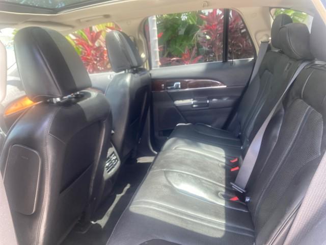 2011 White Platinum Metallic Tri-Coat /Charcoal Black Lincoln MKX 1 OWNER LOW MILES 59,877 (2LMDJ6JK1BB) with an 3.7L Ti-VCT V6 Engine engine, Automatic transmission, located at 4701 North Dixie Hwy, Pompano Beach, FL, 33064, (954) 422-2889, 26.240938, -80.123474 - OUR WEBPAGE FLORIDACARS1.COM HAS OVER 100 PHOTOS AND FREE CARFAX LINK 2011 LINCOLN MKX VIN: 2LMDJ6JK1BBJ15533 2 L M D J 6 J K 1 B B J 1 5 5 3 3 4 DOOR WAGON/SPORT UTILITY 3.7L V6 F DOHC 24V GASOLINE FRONT WHEEL DRIVE Top Features A/C Seat(s) Alloy Wheels Front Seat Heaters Leather Seats Memory Seat( - Photo#71