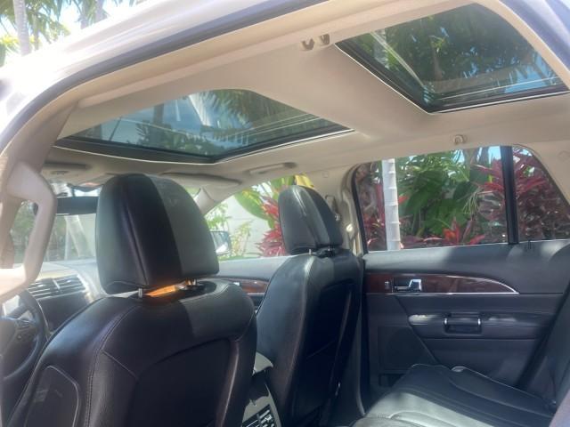 2011 White Platinum Metallic Tri-Coat /Charcoal Black Lincoln MKX 1 OWNER LOW MILES 59,877 (2LMDJ6JK1BB) with an 3.7L Ti-VCT V6 Engine engine, Automatic transmission, located at 4701 North Dixie Hwy, Pompano Beach, FL, 33064, (954) 422-2889, 26.240938, -80.123474 - OUR WEBPAGE FLORIDACARS1.COM HAS OVER 100 PHOTOS AND FREE CARFAX LINK 2011 LINCOLN MKX VIN: 2LMDJ6JK1BBJ15533 2 L M D J 6 J K 1 B B J 1 5 5 3 3 4 DOOR WAGON/SPORT UTILITY 3.7L V6 F DOHC 24V GASOLINE FRONT WHEEL DRIVE Top Features A/C Seat(s) Alloy Wheels Front Seat Heaters Leather Seats Memory Seat( - Photo#73