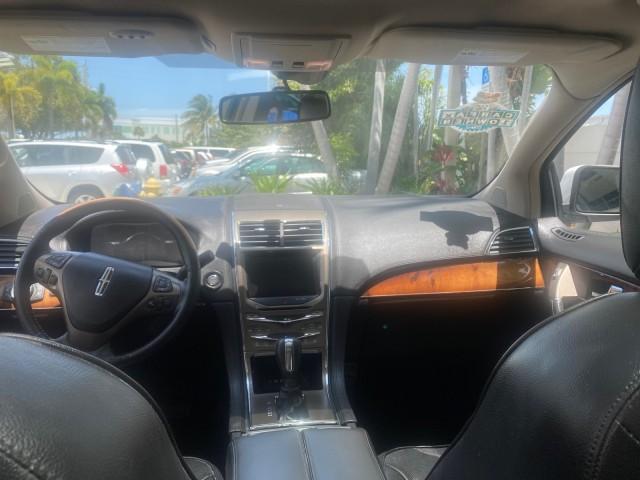 2011 White Platinum Metallic Tri-Coat /Charcoal Black Lincoln MKX 1 OWNER LOW MILES 59,877 (2LMDJ6JK1BB) with an 3.7L Ti-VCT V6 Engine engine, Automatic transmission, located at 4701 North Dixie Hwy, Pompano Beach, FL, 33064, (954) 422-2889, 26.240938, -80.123474 - OUR WEBPAGE FLORIDACARS1.COM HAS OVER 100 PHOTOS AND FREE CARFAX LINK 2011 LINCOLN MKX VIN: 2LMDJ6JK1BBJ15533 2 L M D J 6 J K 1 B B J 1 5 5 3 3 4 DOOR WAGON/SPORT UTILITY 3.7L V6 F DOHC 24V GASOLINE FRONT WHEEL DRIVE Top Features A/C Seat(s) Alloy Wheels Front Seat Heaters Leather Seats Memory Seat( - Photo#76