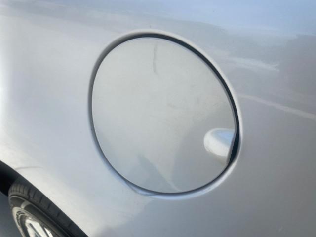 2011 White Platinum Metallic Tri-Coat /Charcoal Black Lincoln MKX 1 OWNER LOW MILES 59,877 (2LMDJ6JK1BB) with an 3.7L Ti-VCT V6 Engine engine, Automatic transmission, located at 4701 North Dixie Hwy, Pompano Beach, FL, 33064, (954) 422-2889, 26.240938, -80.123474 - OUR WEBPAGE FLORIDACARS1.COM HAS OVER 100 PHOTOS AND FREE CARFAX LINK 2011 LINCOLN MKX VIN: 2LMDJ6JK1BBJ15533 2 L M D J 6 J K 1 B B J 1 5 5 3 3 4 DOOR WAGON/SPORT UTILITY 3.7L V6 F DOHC 24V GASOLINE FRONT WHEEL DRIVE Top Features A/C Seat(s) Alloy Wheels Front Seat Heaters Leather Seats Memory Seat( - Photo#79