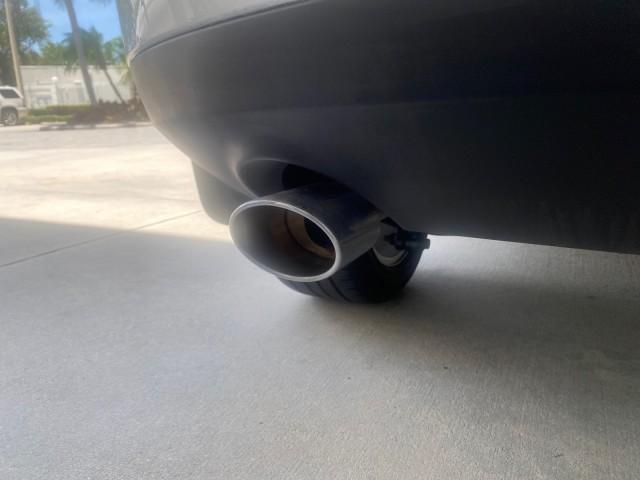 2011 White Platinum Metallic Tri-Coat /Charcoal Black Lincoln MKX 1 OWNER LOW MILES 59,877 (2LMDJ6JK1BB) with an 3.7L Ti-VCT V6 Engine engine, Automatic transmission, located at 4701 North Dixie Hwy, Pompano Beach, FL, 33064, (954) 422-2889, 26.240938, -80.123474 - OUR WEBPAGE FLORIDACARS1.COM HAS OVER 100 PHOTOS AND FREE CARFAX LINK 2011 LINCOLN MKX VIN: 2LMDJ6JK1BBJ15533 2 L M D J 6 J K 1 B B J 1 5 5 3 3 4 DOOR WAGON/SPORT UTILITY 3.7L V6 F DOHC 24V GASOLINE FRONT WHEEL DRIVE Top Features A/C Seat(s) Alloy Wheels Front Seat Heaters Leather Seats Memory Seat( - Photo#87