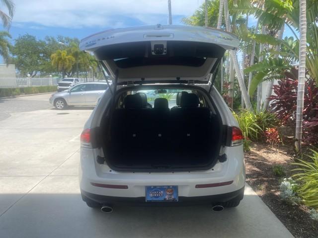 2011 White Platinum Metallic Tri-Coat /Charcoal Black Lincoln MKX 1 OWNER LOW MILES 59,877 (2LMDJ6JK1BB) with an 3.7L Ti-VCT V6 Engine engine, Automatic transmission, located at 4701 North Dixie Hwy, Pompano Beach, FL, 33064, (954) 422-2889, 26.240938, -80.123474 - OUR WEBPAGE FLORIDACARS1.COM HAS OVER 100 PHOTOS AND FREE CARFAX LINK 2011 LINCOLN MKX VIN: 2LMDJ6JK1BBJ15533 2 L M D J 6 J K 1 B B J 1 5 5 3 3 4 DOOR WAGON/SPORT UTILITY 3.7L V6 F DOHC 24V GASOLINE FRONT WHEEL DRIVE Top Features A/C Seat(s) Alloy Wheels Front Seat Heaters Leather Seats Memory Seat( - Photo#89
