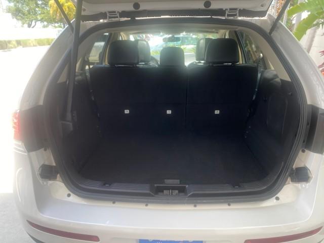 2011 White Platinum Metallic Tri-Coat /Charcoal Black Lincoln MKX 1 OWNER LOW MILES 59,877 (2LMDJ6JK1BB) with an 3.7L Ti-VCT V6 Engine engine, Automatic transmission, located at 4701 North Dixie Hwy, Pompano Beach, FL, 33064, (954) 422-2889, 26.240938, -80.123474 - OUR WEBPAGE FLORIDACARS1.COM HAS OVER 100 PHOTOS AND FREE CARFAX LINK 2011 LINCOLN MKX VIN: 2LMDJ6JK1BBJ15533 2 L M D J 6 J K 1 B B J 1 5 5 3 3 4 DOOR WAGON/SPORT UTILITY 3.7L V6 F DOHC 24V GASOLINE FRONT WHEEL DRIVE Top Features A/C Seat(s) Alloy Wheels Front Seat Heaters Leather Seats Memory Seat( - Photo#90