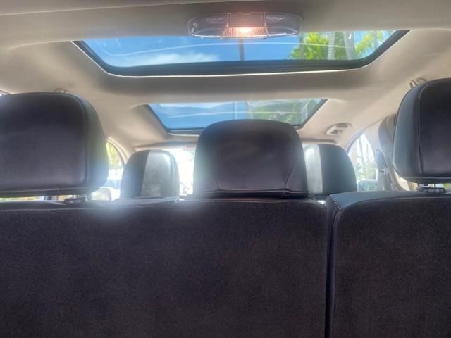 2011 White Platinum Metallic Tri-Coat /Charcoal Black Lincoln MKX 1 OWNER LOW MILES 59,877 (2LMDJ6JK1BB) with an 3.7L Ti-VCT V6 Engine engine, Automatic transmission, located at 4701 North Dixie Hwy, Pompano Beach, FL, 33064, (954) 422-2889, 26.240938, -80.123474 - OUR WEBPAGE FLORIDACARS1.COM HAS OVER 100 PHOTOS AND FREE CARFAX LINK 2011 LINCOLN MKX VIN: 2LMDJ6JK1BBJ15533 2 L M D J 6 J K 1 B B J 1 5 5 3 3 4 DOOR WAGON/SPORT UTILITY 3.7L V6 F DOHC 24V GASOLINE FRONT WHEEL DRIVE Top Features A/C Seat(s) Alloy Wheels Front Seat Heaters Leather Seats Memory Seat( - Photo#92