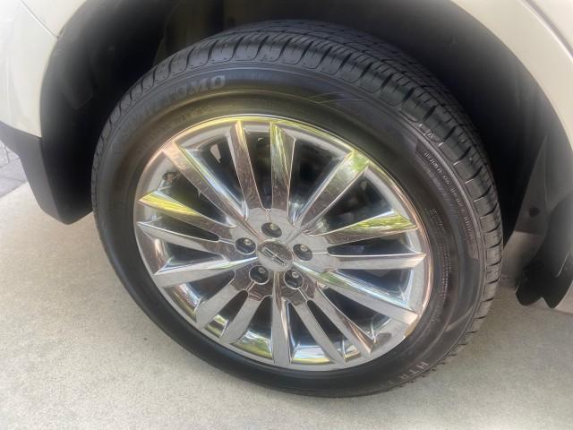 2011 White Platinum Metallic Tri-Coat /Charcoal Black Lincoln MKX 1 OWNER LOW MILES 59,877 (2LMDJ6JK1BB) with an 3.7L Ti-VCT V6 Engine engine, Automatic transmission, located at 4701 North Dixie Hwy, Pompano Beach, FL, 33064, (954) 422-2889, 26.240938, -80.123474 - OUR WEBPAGE FLORIDACARS1.COM HAS OVER 100 PHOTOS AND FREE CARFAX LINK 2011 LINCOLN MKX VIN: 2LMDJ6JK1BBJ15533 2 L M D J 6 J K 1 B B J 1 5 5 3 3 4 DOOR WAGON/SPORT UTILITY 3.7L V6 F DOHC 24V GASOLINE FRONT WHEEL DRIVE Top Features A/C Seat(s) Alloy Wheels Front Seat Heaters Leather Seats Memory Seat( - Photo#94