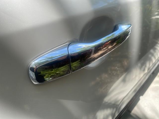 2011 White Platinum Metallic Tri-Coat /Charcoal Black Lincoln MKX 1 OWNER LOW MILES 59,877 (2LMDJ6JK1BB) with an 3.7L Ti-VCT V6 Engine engine, Automatic transmission, located at 4701 North Dixie Hwy, Pompano Beach, FL, 33064, (954) 422-2889, 26.240938, -80.123474 - OUR WEBPAGE FLORIDACARS1.COM HAS OVER 100 PHOTOS AND FREE CARFAX LINK 2011 LINCOLN MKX VIN: 2LMDJ6JK1BBJ15533 2 L M D J 6 J K 1 B B J 1 5 5 3 3 4 DOOR WAGON/SPORT UTILITY 3.7L V6 F DOHC 24V GASOLINE FRONT WHEEL DRIVE Top Features A/C Seat(s) Alloy Wheels Front Seat Heaters Leather Seats Memory Seat( - Photo#97