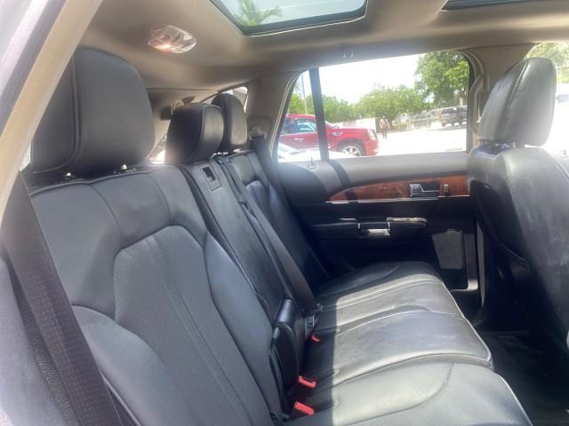2011 White Platinum Metallic Tri-Coat /Charcoal Black Lincoln MKX 1 OWNER LOW MILES 59,877 (2LMDJ6JK1BB) with an 3.7L Ti-VCT V6 Engine engine, Automatic transmission, located at 4701 North Dixie Hwy, Pompano Beach, FL, 33064, (954) 422-2889, 26.240938, -80.123474 - OUR WEBPAGE FLORIDACARS1.COM HAS OVER 100 PHOTOS AND FREE CARFAX LINK 2011 LINCOLN MKX VIN: 2LMDJ6JK1BBJ15533 2 L M D J 6 J K 1 B B J 1 5 5 3 3 4 DOOR WAGON/SPORT UTILITY 3.7L V6 F DOHC 24V GASOLINE FRONT WHEEL DRIVE Top Features A/C Seat(s) Alloy Wheels Front Seat Heaters Leather Seats Memory Seat( - Photo#99