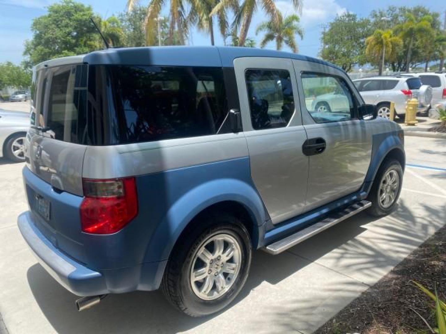 2006 Atomic Blue Metallic /Gray/Blue Honda Element EX LOW MILES 51,488 1 OWNER (5J6YH18666L) with an 2.4L DOHC MPFI 16-Valve i-VTEC I4 Engine engine, Automatic transmission, located at 4701 North Dixie Hwy, Pompano Beach, FL, 33064, (954) 422-2889, 26.240938, -80.123474 - OUR WEBPAGE FLORIDACARS1.COM HAS OVER 100 PHOTOS AND FREE CARFAX LINK 2006 HONDA ELEMENT EX AUTO CHECK 1 OWNER VIN: 5J6YH18666L014478 5 J 6 Y H 1 8 6 6 6 L 0 1 4 4 7 8 4 DOOR WAGON/SPORT UTILITY 2.4L I4 F DOHC 16V GASOLINE FRONT WHEEL DRIVE Top Features Alloy Wheels Bluetooth Technology Cloth Seats - Photo#7