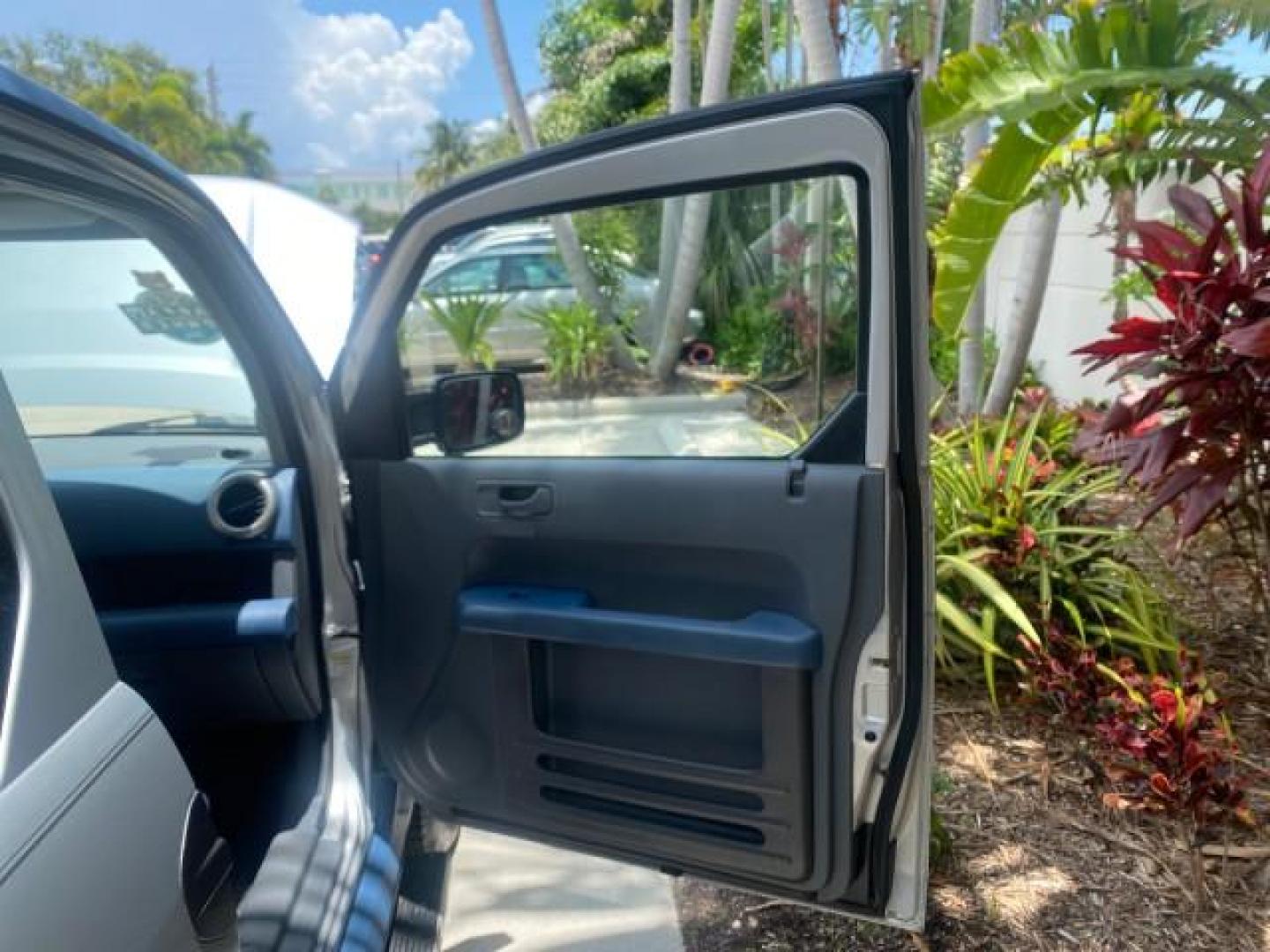 2006 Atomic Blue Metallic /Gray/Blue Honda Element EX LOW MILES 51,488 1 OWNER (5J6YH18666L) with an 2.4L DOHC MPFI 16-Valve i-VTEC I4 Engine engine, Automatic transmission, located at 4701 North Dixie Hwy, Pompano Beach, FL, 33064, (954) 422-2889, 26.240938, -80.123474 - OUR WEBPAGE FLORIDACARS1.COM HAS OVER 100 PHOTOS AND FREE CARFAX LINK 2006 HONDA ELEMENT EX AUTO CHECK 1 OWNER VIN: 5J6YH18666L014478 5 J 6 Y H 1 8 6 6 6 L 0 1 4 4 7 8 4 DOOR WAGON/SPORT UTILITY 2.4L I4 F DOHC 16V GASOLINE FRONT WHEEL DRIVE Top Features Alloy Wheels Bluetooth Technology Cloth Seats - Photo#11
