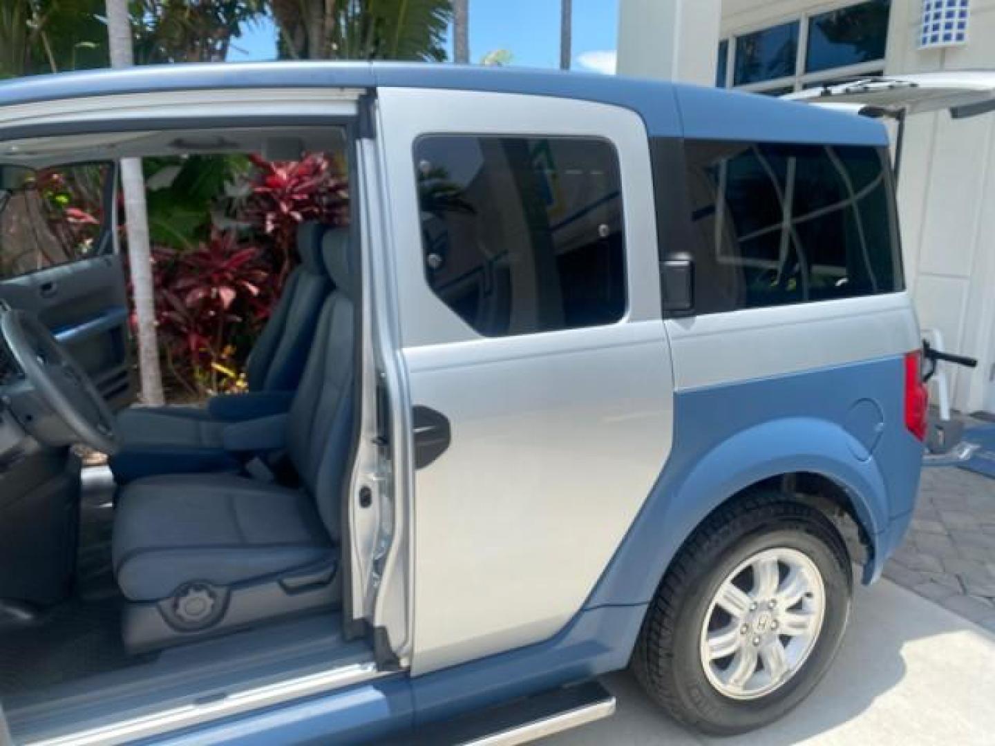 2006 Atomic Blue Metallic /Gray/Blue Honda Element EX LOW MILES 51,488 1 OWNER (5J6YH18666L) with an 2.4L DOHC MPFI 16-Valve i-VTEC I4 Engine engine, Automatic transmission, located at 4701 North Dixie Hwy, Pompano Beach, FL, 33064, (954) 422-2889, 26.240938, -80.123474 - OUR WEBPAGE FLORIDACARS1.COM HAS OVER 100 PHOTOS AND FREE CARFAX LINK 2006 HONDA ELEMENT EX AUTO CHECK 1 OWNER VIN: 5J6YH18666L014478 5 J 6 Y H 1 8 6 6 6 L 0 1 4 4 7 8 4 DOOR WAGON/SPORT UTILITY 2.4L I4 F DOHC 16V GASOLINE FRONT WHEEL DRIVE Top Features Alloy Wheels Bluetooth Technology Cloth Seats - Photo#13