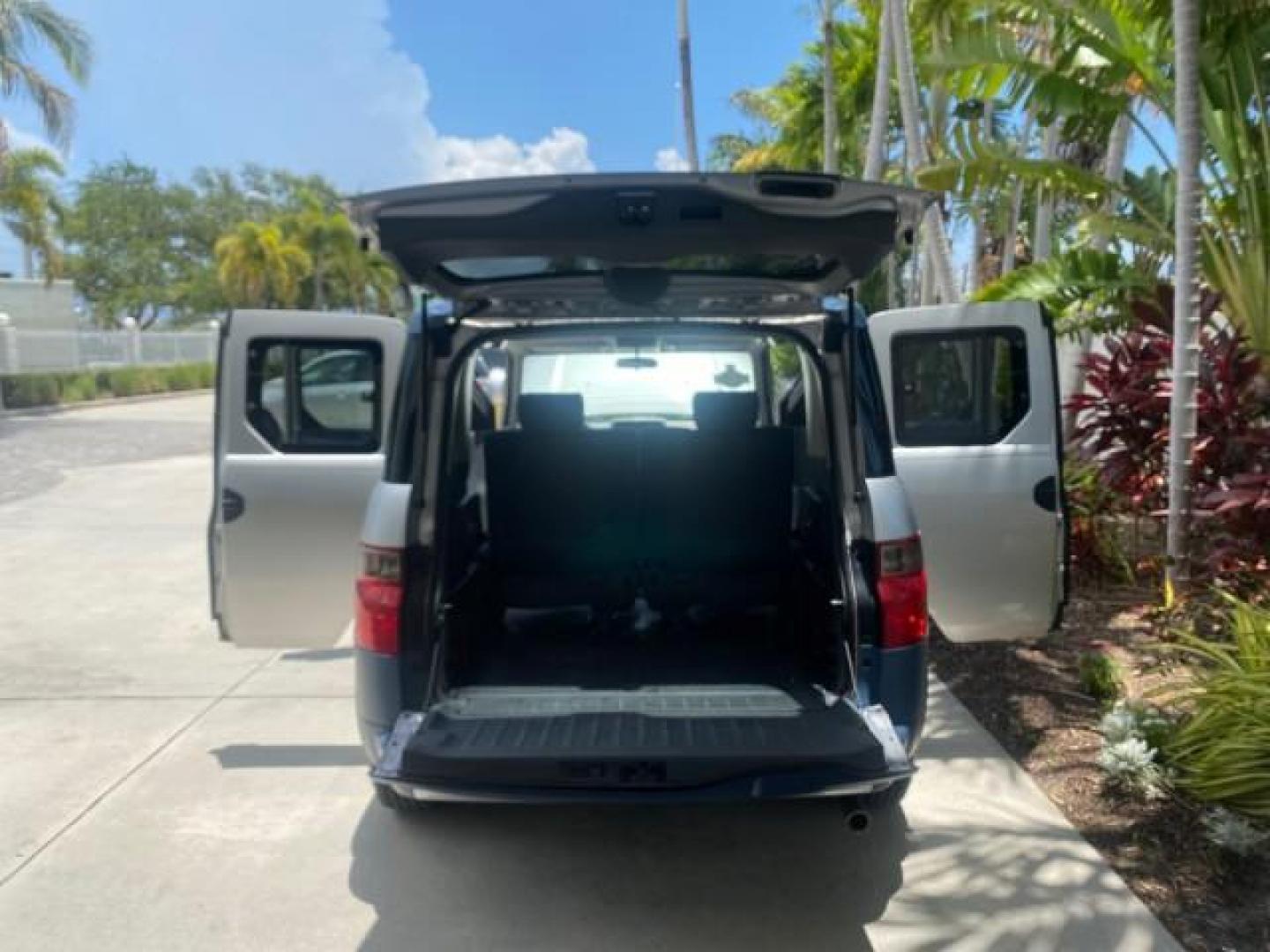2006 Atomic Blue Metallic /Gray/Blue Honda Element EX LOW MILES 51,488 1 OWNER (5J6YH18666L) with an 2.4L DOHC MPFI 16-Valve i-VTEC I4 Engine engine, Automatic transmission, located at 4701 North Dixie Hwy, Pompano Beach, FL, 33064, (954) 422-2889, 26.240938, -80.123474 - OUR WEBPAGE FLORIDACARS1.COM HAS OVER 100 PHOTOS AND FREE CARFAX LINK 2006 HONDA ELEMENT EX AUTO CHECK 1 OWNER VIN: 5J6YH18666L014478 5 J 6 Y H 1 8 6 6 6 L 0 1 4 4 7 8 4 DOOR WAGON/SPORT UTILITY 2.4L I4 F DOHC 16V GASOLINE FRONT WHEEL DRIVE Top Features Alloy Wheels Bluetooth Technology Cloth Seats - Photo#15