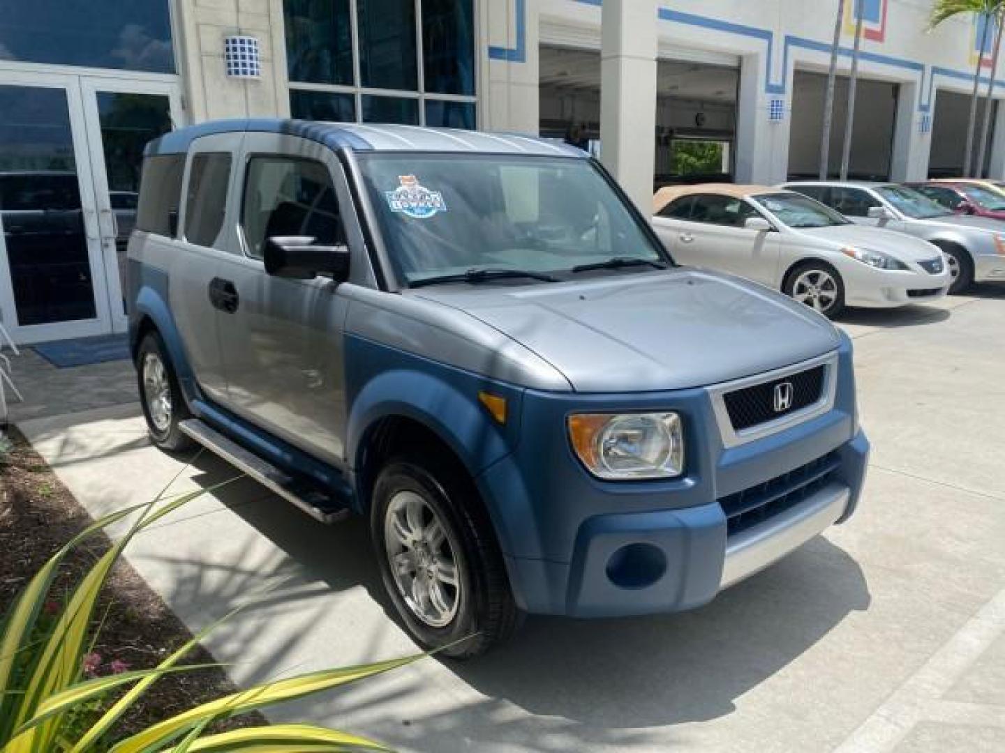 2006 Atomic Blue Metallic /Gray/Blue Honda Element EX LOW MILES 51,488 1 OWNER (5J6YH18666L) with an 2.4L DOHC MPFI 16-Valve i-VTEC I4 Engine engine, Automatic transmission, located at 4701 North Dixie Hwy, Pompano Beach, FL, 33064, (954) 422-2889, 26.240938, -80.123474 - OUR WEBPAGE FLORIDACARS1.COM HAS OVER 100 PHOTOS AND FREE CARFAX LINK 2006 HONDA ELEMENT EX AUTO CHECK 1 OWNER VIN: 5J6YH18666L014478 5 J 6 Y H 1 8 6 6 6 L 0 1 4 4 7 8 4 DOOR WAGON/SPORT UTILITY 2.4L I4 F DOHC 16V GASOLINE FRONT WHEEL DRIVE Top Features Alloy Wheels Bluetooth Technology Cloth Seats - Photo#24
