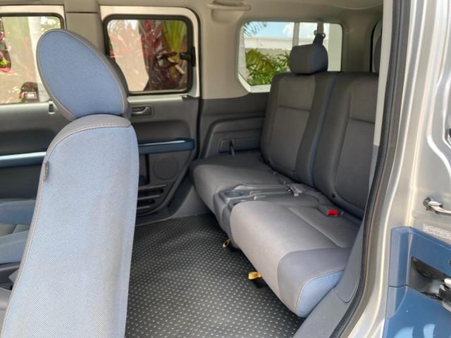 2006 Atomic Blue Metallic /Gray/Blue Honda Element EX LOW MILES 51,488 1 OWNER (5J6YH18666L) with an 2.4L DOHC MPFI 16-Valve i-VTEC I4 Engine engine, Automatic transmission, located at 4701 North Dixie Hwy, Pompano Beach, FL, 33064, (954) 422-2889, 26.240938, -80.123474 - OUR WEBPAGE FLORIDACARS1.COM HAS OVER 100 PHOTOS AND FREE CARFAX LINK 2006 HONDA ELEMENT EX AUTO CHECK 1 OWNER VIN: 5J6YH18666L014478 5 J 6 Y H 1 8 6 6 6 L 0 1 4 4 7 8 4 DOOR WAGON/SPORT UTILITY 2.4L I4 F DOHC 16V GASOLINE FRONT WHEEL DRIVE Top Features Alloy Wheels Bluetooth Technology Cloth Seats - Photo#61
