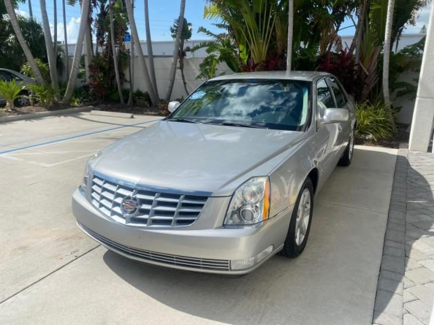 2008 Light Platinum /Ebony Cadillac DTS LOW MILES 59,290 27 SERVICES (1G6KD57Y38U) with an Northstar 4.6L DOHC V8 Engine engine, Automatic transmission, located at 4701 North Dixie Hwy, Pompano Beach, FL, 33064, (954) 422-2889, 26.240938, -80.123474 - OUR WEBPAGE FLORIDACARS1.COM HAS OVER 100 PHOTOS AND FREE CARFAX LINK 2008 CADILLAC DTS VIN: 1G6KD57Y38U105550 1 G 6 K D 5 7 Y 3 8 U 1 0 5 5 5 0 SEDAN 4 DR 4.6L V8 F GASOLINE FRONT WHEEL DRIVE Top Features Alloy Wheels Leather Seats Memory Seat(s) Remote Start Satellite Radio Ready Basic Features AB - Photo#3