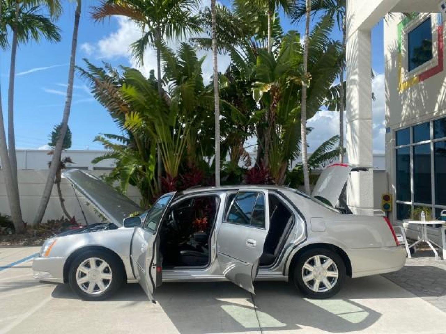 2008 Light Platinum /Ebony Cadillac DTS LOW MILES 59,290 27 SERVICES (1G6KD57Y38U) with an Northstar 4.6L DOHC V8 Engine engine, Automatic transmission, located at 4701 North Dixie Hwy, Pompano Beach, FL, 33064, (954) 422-2889, 26.240938, -80.123474 - OUR WEBPAGE FLORIDACARS1.COM HAS OVER 100 PHOTOS AND FREE CARFAX LINK 2008 CADILLAC DTS VIN: 1G6KD57Y38U105550 1 G 6 K D 5 7 Y 3 8 U 1 0 5 5 5 0 SEDAN 4 DR 4.6L V8 F GASOLINE FRONT WHEEL DRIVE Top Features Alloy Wheels Leather Seats Memory Seat(s) Remote Start Satellite Radio Ready Basic Features AB - Photo#8